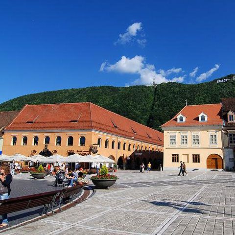 Focuri de armă şi urmărire ca în filme în centrul Braşovului