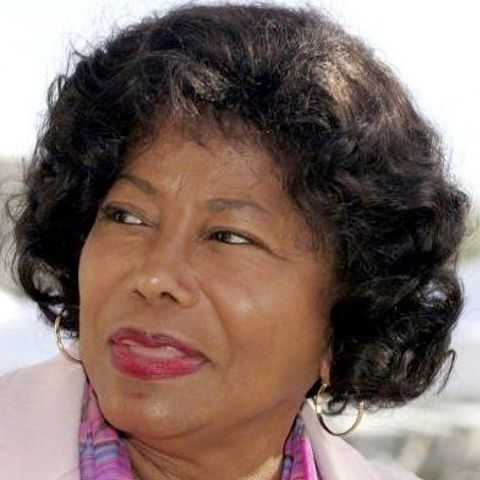 Mama lui Michael Jackson a obţinut custodia copiilor megastarului, în urma unui acord cu Debbie Rowe