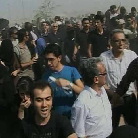 Mai multe ceremonii omagiale au fost înăbuşite de poliţia iraniană 