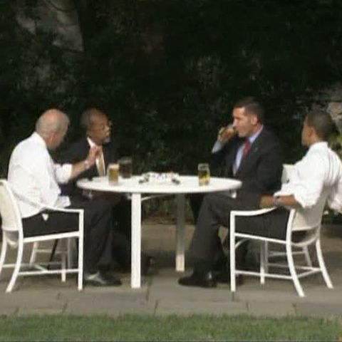 Barack Obama a încercat să împace doi adversari cu un pahar de bere 