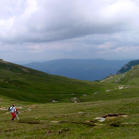 Un tânăr rătăcit în Munţii Bucegi a fost găsit de salvamontişti