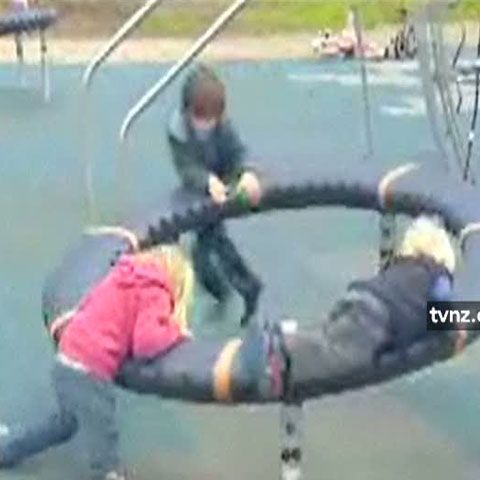 În Noua Zelandă are loc un referendum privind pălmuitul copiilor de către părinţi 