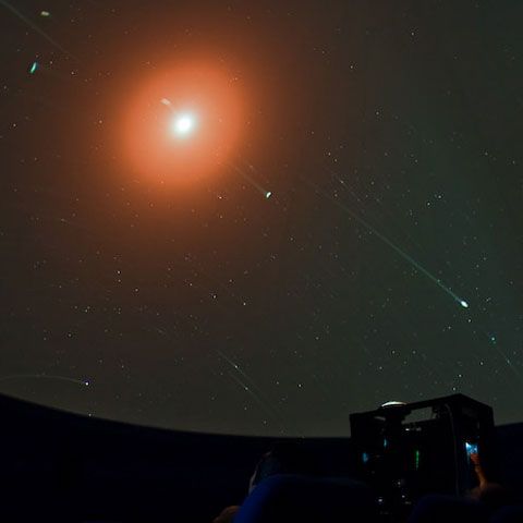 Bucureştenii au fost aşteptaţi sâmbătă la Muzeul Municipiului Bucureşti pentru o seară de observaţii astronomice