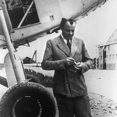 Saint-Exupery, comemorat pe coasta Mediteranei, unde avionul pe care îl pilota s-a prăbuşit