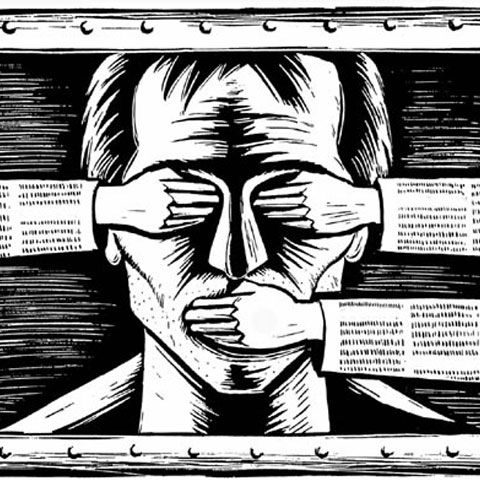 Cenzură în Venezuela: Hugo Chavez suspendă 34 de radiouri şi televiziuni şi ameninţă alte 200