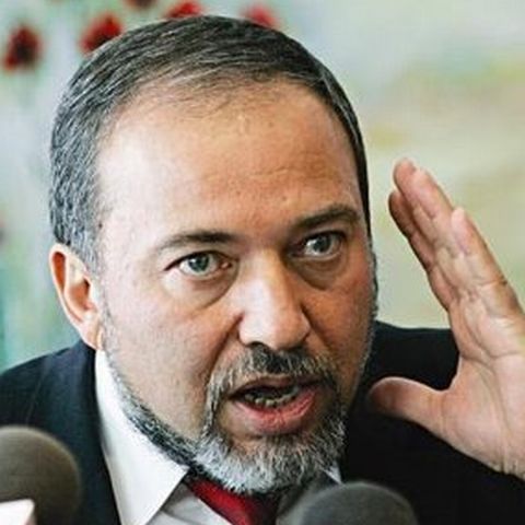 Ministrul de Externe israelian este acuzat de corupţie şi spălare de bani