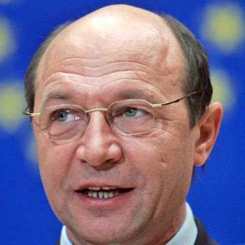 Băsescu le-a cerut primarilor să nu se mai ferească de cuvântul "autonomie"