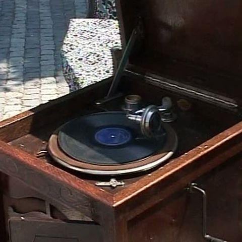 Târgul anticarilor a găsit cumpărători pentru obiectele de colecţie