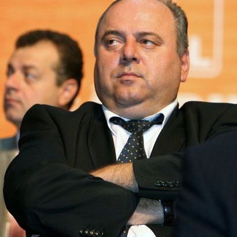 Primarul oraşului Piatra-Neamţ, supranumit "Pinalti", se numără printre beneficiarii unei locuinţe ANL