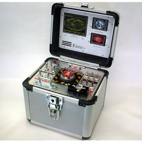 O cutie metalică suspectă a fost ridicată din faţa unui liceu din Giurgiu şi detonată într-o pădure