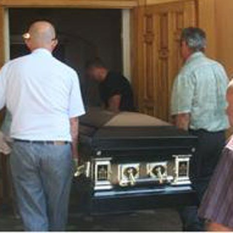 Rudele bărbatului ucis la Timişoara au comandat un sicriu de 12.000 de euro cu climatizare