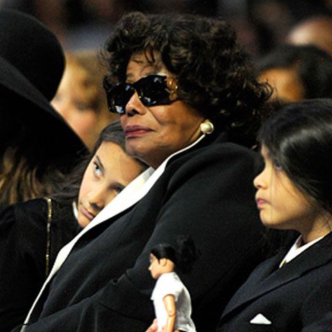 Justiţia i-a acordat mamei lui Michael Jackson custodia definitivă a copiilor megastarului