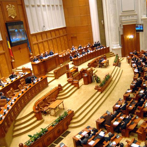 Femeile ocupă încă un loc modest în politica românească