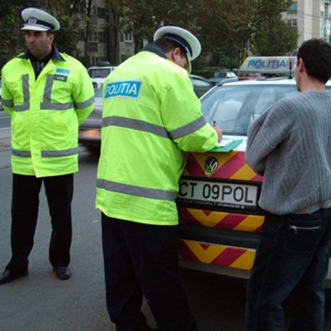 Poliţiştii detaşaţi pe litoral au dat sute de amenzi, în cuantum de 10.000 lei