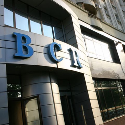 BCR a oprit sistemul său de carduri în noaptea de marţi spre miercuri