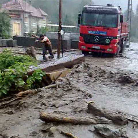 Ploile şi vijeliile s-au abătut peste mai multe zone din ţară