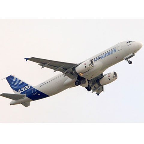 Un avion spaniol a luat foc pe aeroportul Orly din Paris