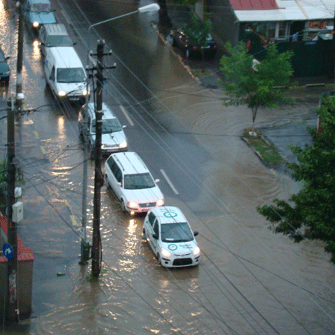 Trimite-ne imagini cu fenomenele meteo ce au lovit joi România!