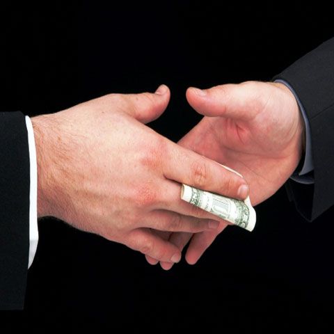 REALITATEA.NET te provoacă să iei atitudine! Semnalează-ne cazurile de şpagă