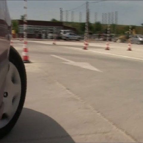 Examenul auto va fi filmat, într-un proiect pilot al Direcţei Permise