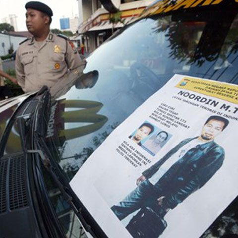 Poliţia indoneziană l-a eliminat pe cel mai căutat terorist din ţară