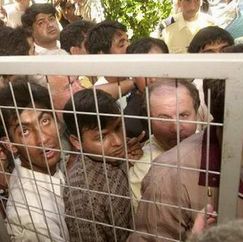 Imigraţia clandestină a devenit delict în Italia, amenda e cuprinsă între 5.000 şi 10.000 de euro