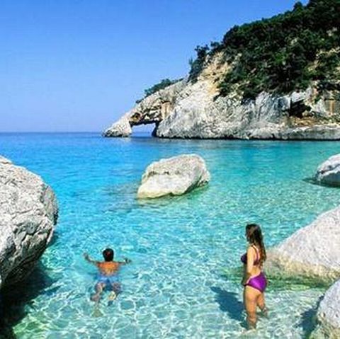 O bandă de români este suspectată că ar fi jefuit o prinţesă saudită