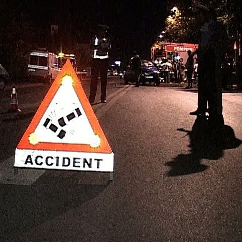 Un şofer a căzut cu maşina în Dâmboviţa