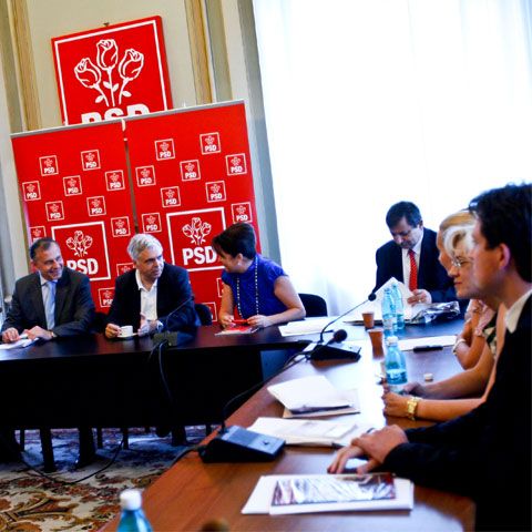 Liderii PSD discută astăzi separat despre asumarea răspunderii Executivului pe legile educaţiei