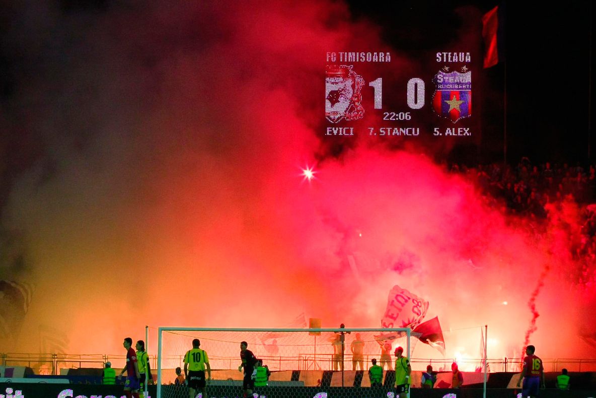 Galeriile se transformă în asociaţii