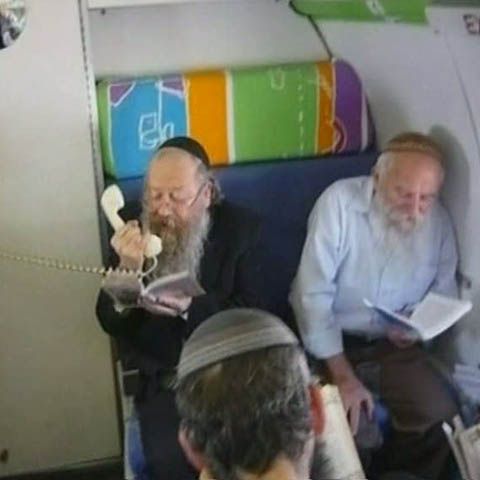 Un grup de rabini s-a rugat pentru alungarea virusului AH1N1 din Israel - VEZI VIDEO CU RUGĂCIUNEA