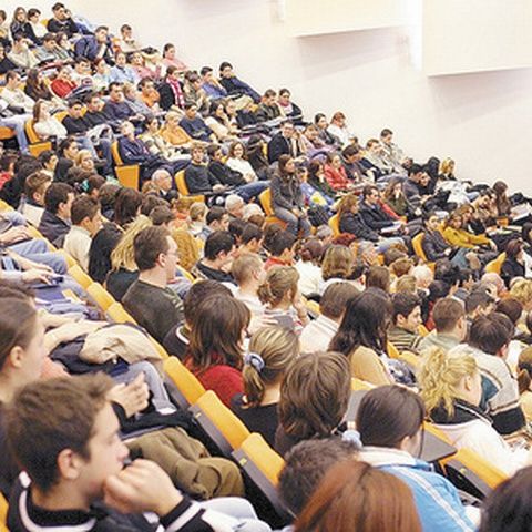 Studenţii susţin asumarea de către Guvern a legilor educaţiei