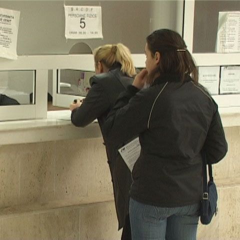 Publisind ameninţă cu proteste dacă Guvernul va impune concediul fără plată în administraţia publică