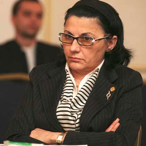 Ecaterina Andronescu a anunţat o reducere de 401 posturi din cadrul instituţiilor subordonate ministerului