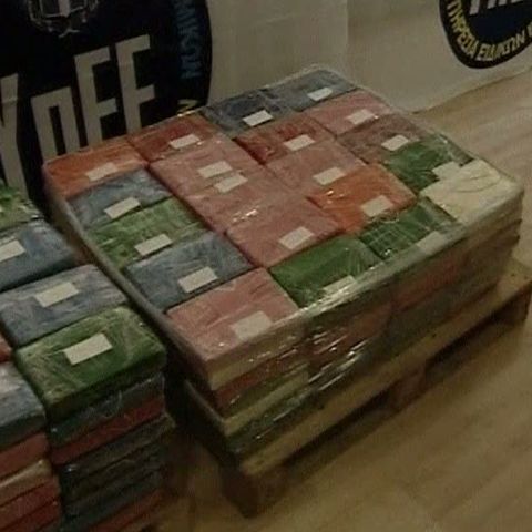 Poliţia greacă a confiscat o jumătate de tonă de cocaină ascunsă pe un vapor