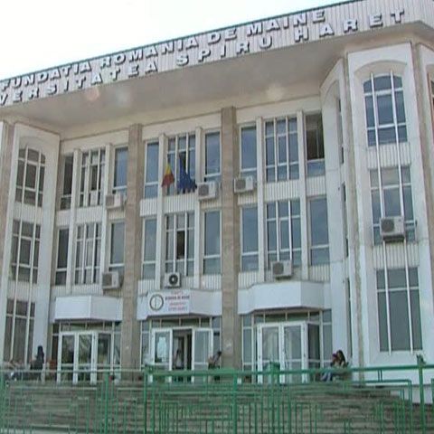 Absolvenţii de la Spiru Haret primeau nota de la licenţă de la calculator