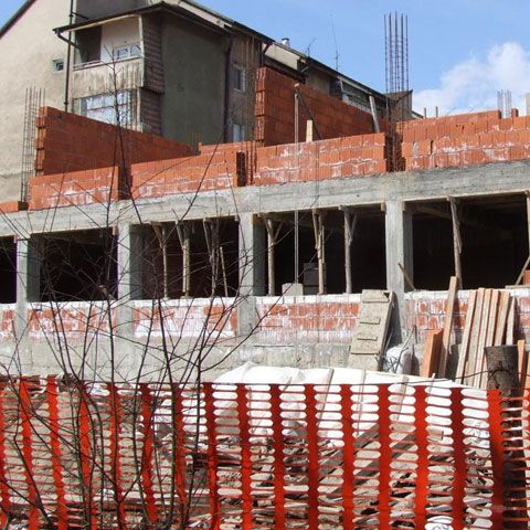 Ministerul Educaţiei datorează 4 miliarde de lei constructorilor care lucrează la instituţii de învăţământ 
