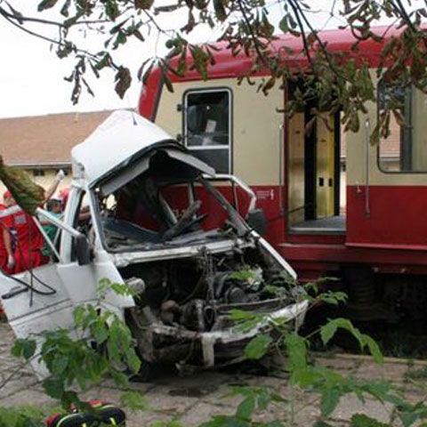 Două dintre victimele accidentului de la Scânteia, soldat cu 13 morţi, au fost înmormântate duminică