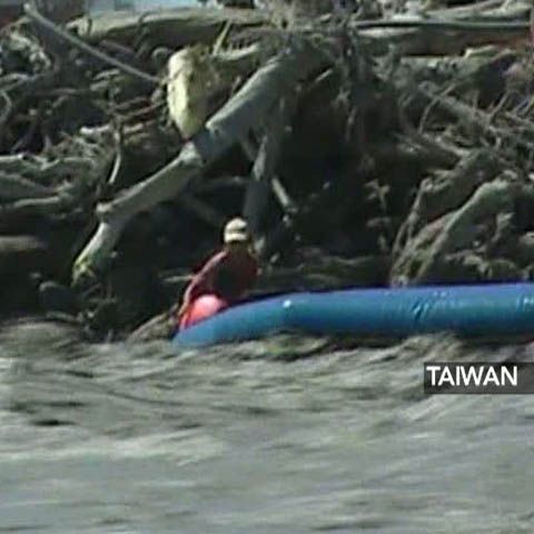 Autorităţile încearcă să facă faţă trecerii taifunului Morakot, în Taiwan