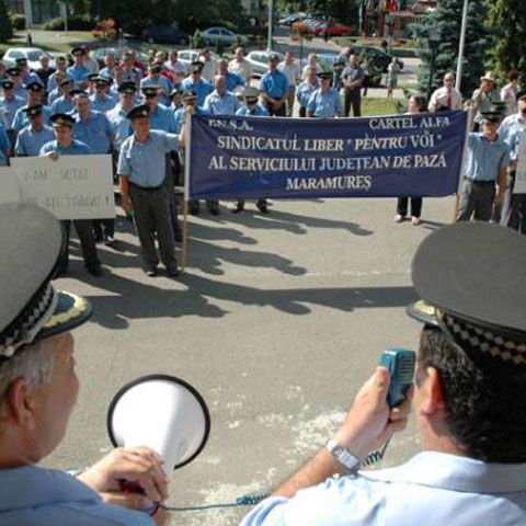 Sindicaliştii din administraţia publică protestează faţă de afirmaţiile lui Băsescu 