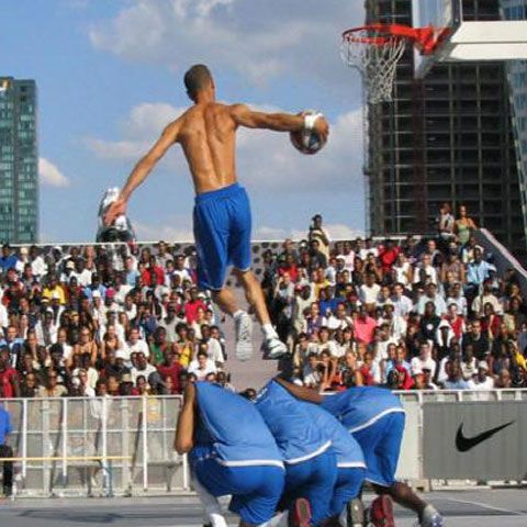 Stelele slam-dunk-ului vin la Bucureşti - VIDEO