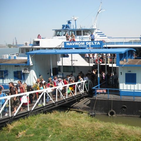 EXCLUSIV REALITATEA.NET: Transportatorii de pe Dunăre pun în pericol viaţa turiştilor, de dragul unui profit mai mare