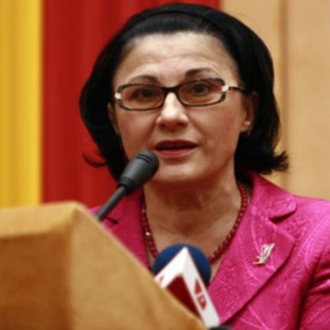 Andronescu s-a supărat că a primit doar cinci minute la dezbaterea pe Legile Educaţiei