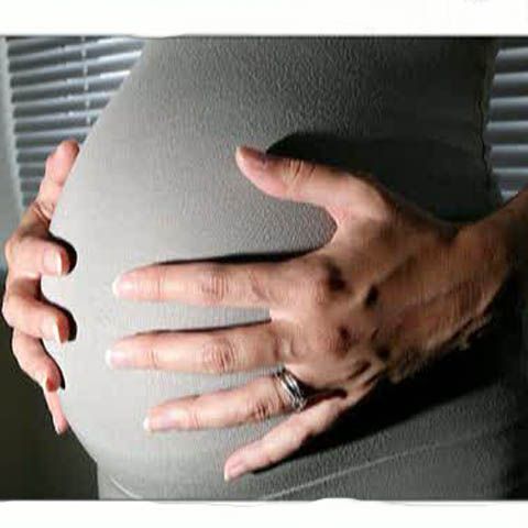 O femeie din Tunisia e însărcinată cu 12 copii