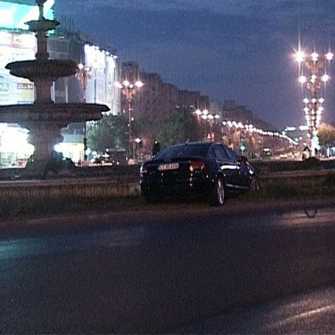 Un şofer a intrat cu maşina în fântâna din Piaţa Unirii