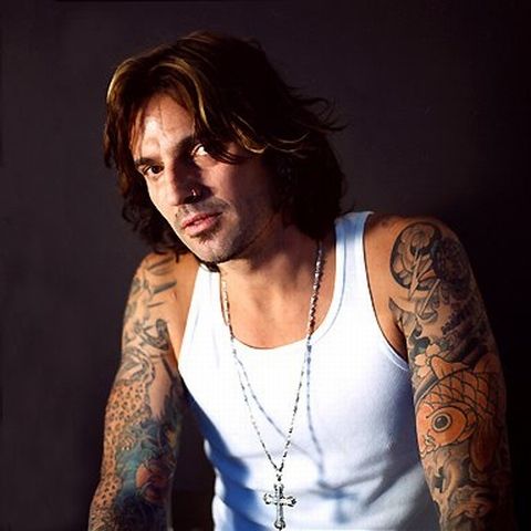 Tommy Lee  şi-a ars degetele în timpul unui concert