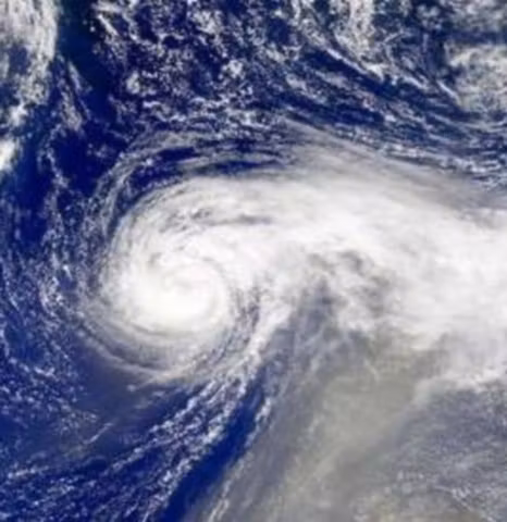 Uraganul Bill se îndreaptă spre coasta de est a Statelor Unite