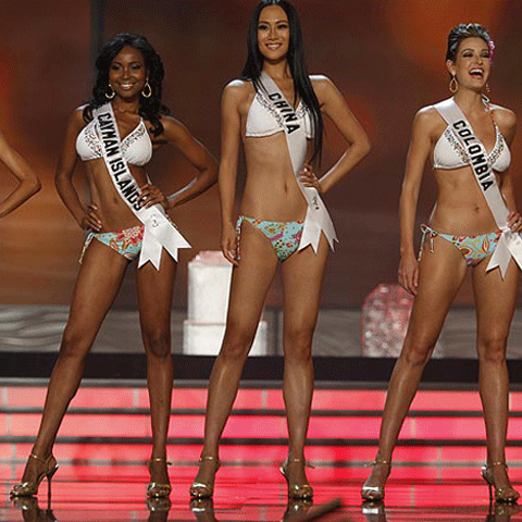 Concurentele la Miss Univers defilează în bikini - FOTO ŞI VIDEO