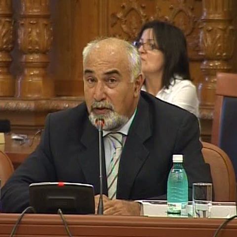 Scandal politic din cauza legilor educaţiei