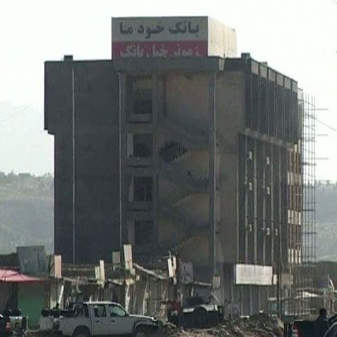 Capitala afgană este ţinta unei serii de atacuri şi atentate sinucigaşe 